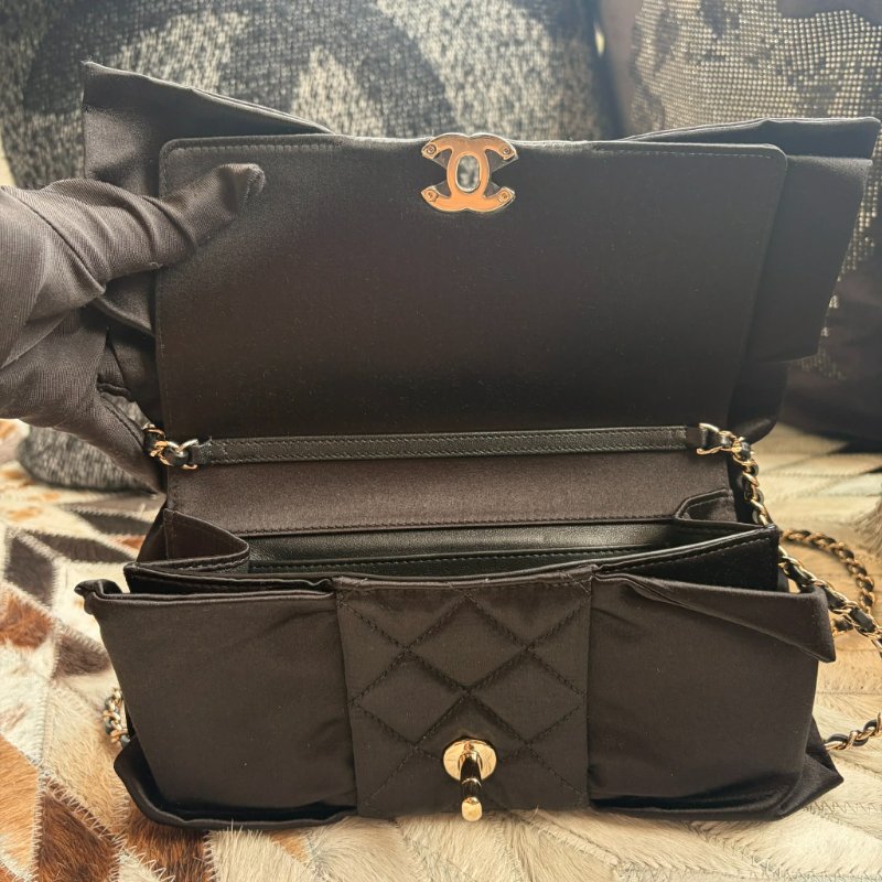 CHANEL 緞面蝴蝶鏈包 黑色 晶片款-5