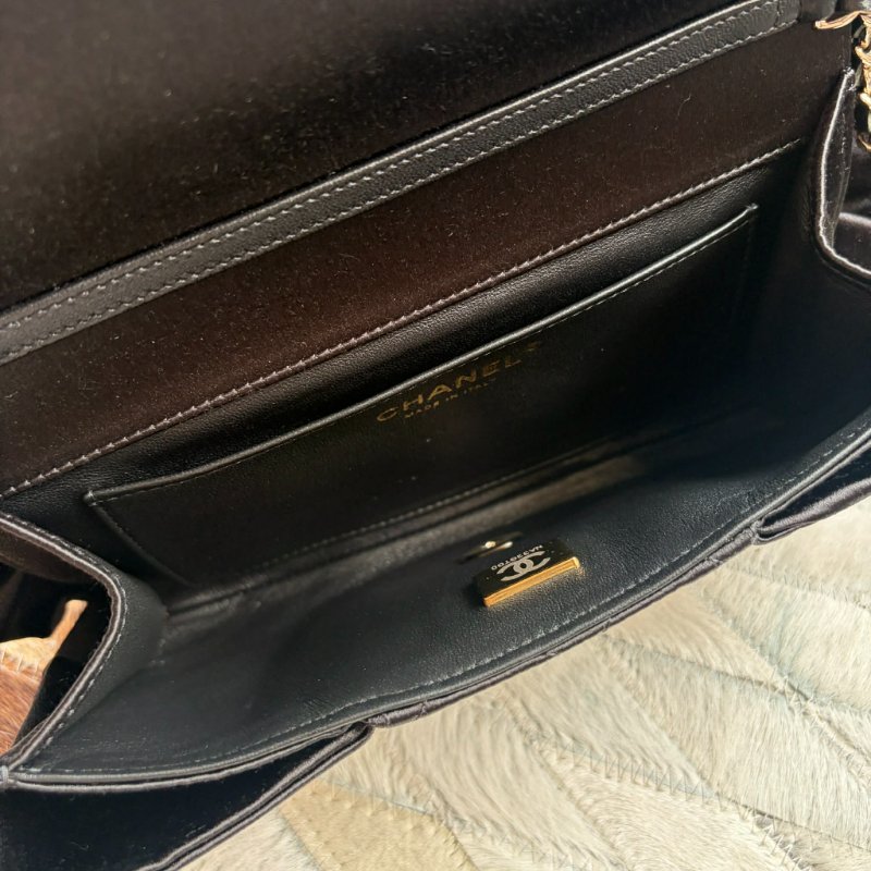 CHANEL 緞面蝴蝶鏈包 黑色 晶片款-7