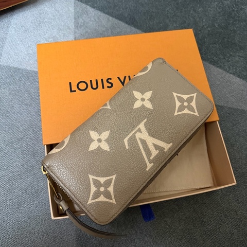 Lv奶茶色老花拉鍊長夾 (M69794）12卡