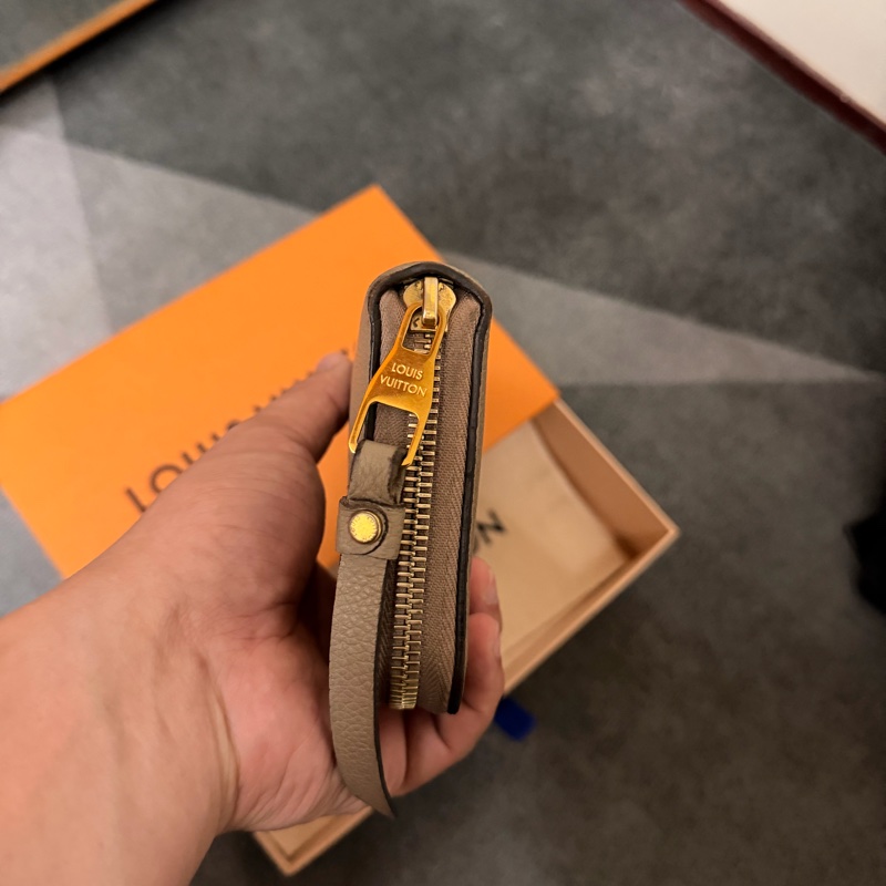 Lv奶茶色老花拉鍊長夾 (M69794）12卡-2