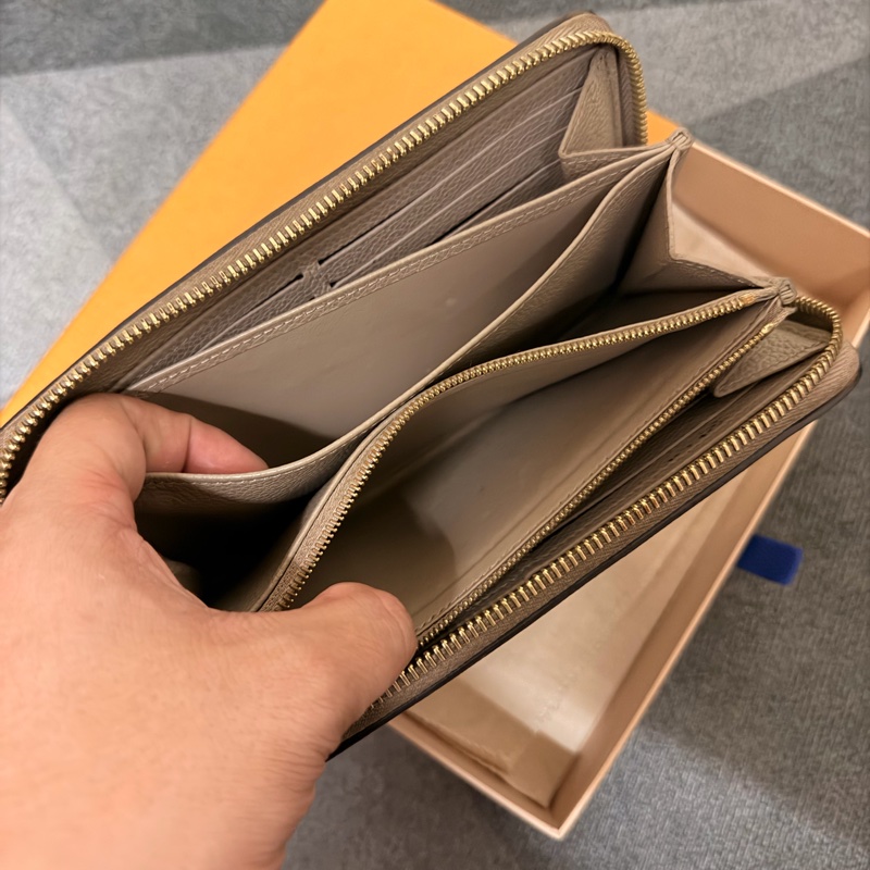 Lv奶茶色老花拉鍊長夾 (M69794）12卡-6