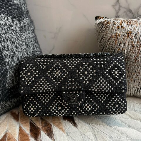 CHANEL 滿版鉚釘黑鑽COCO鏈包 晶片款