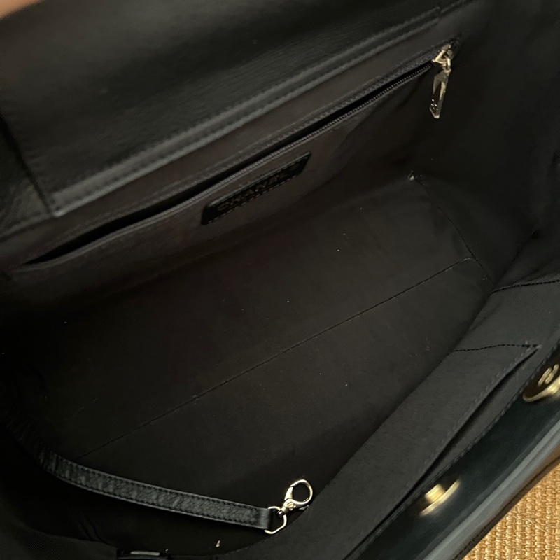 ✨Chanel 黑金牛皮外縫線tote 容量很好 超級美😍-11