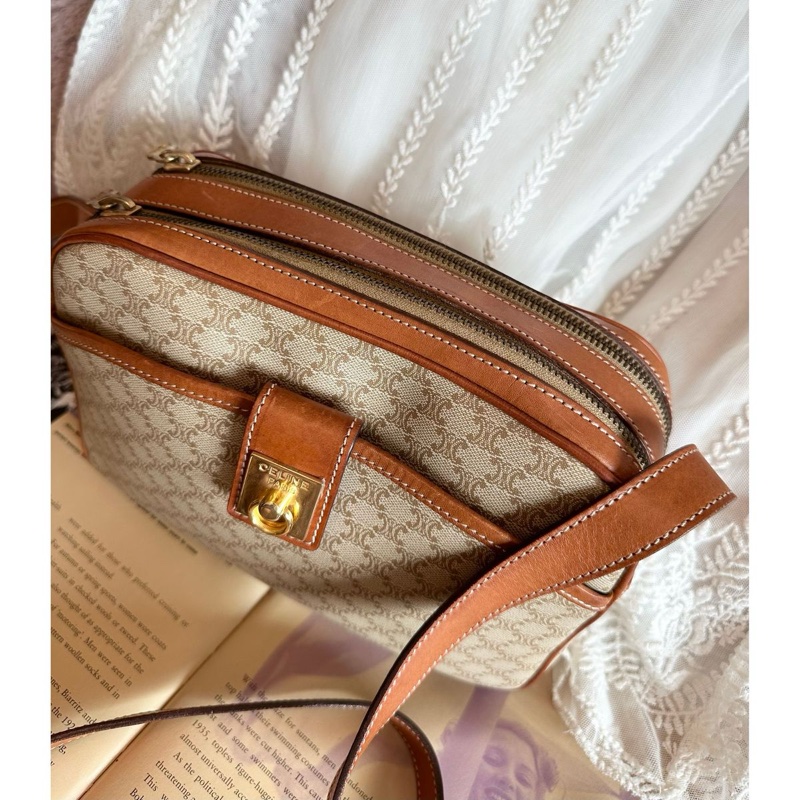 思琳 賽琳 老花 腋下包 肩背包 中古包Celine macadam triomphe vintage bag 賽琳 │ 單肩包 │ 斜背包 │ 古著包 │ 側揹包-8
