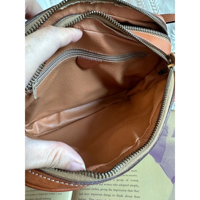 思琳 賽琳 老花 腋下包 肩背包 中古包Celine macadam triomphe vintage bag 賽琳 │ 單肩包 │ 斜背包 │ 古著包 │ 側揹包-12