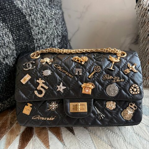 )CHANEL 復刻版徽章包 金鏈24CM 黑色