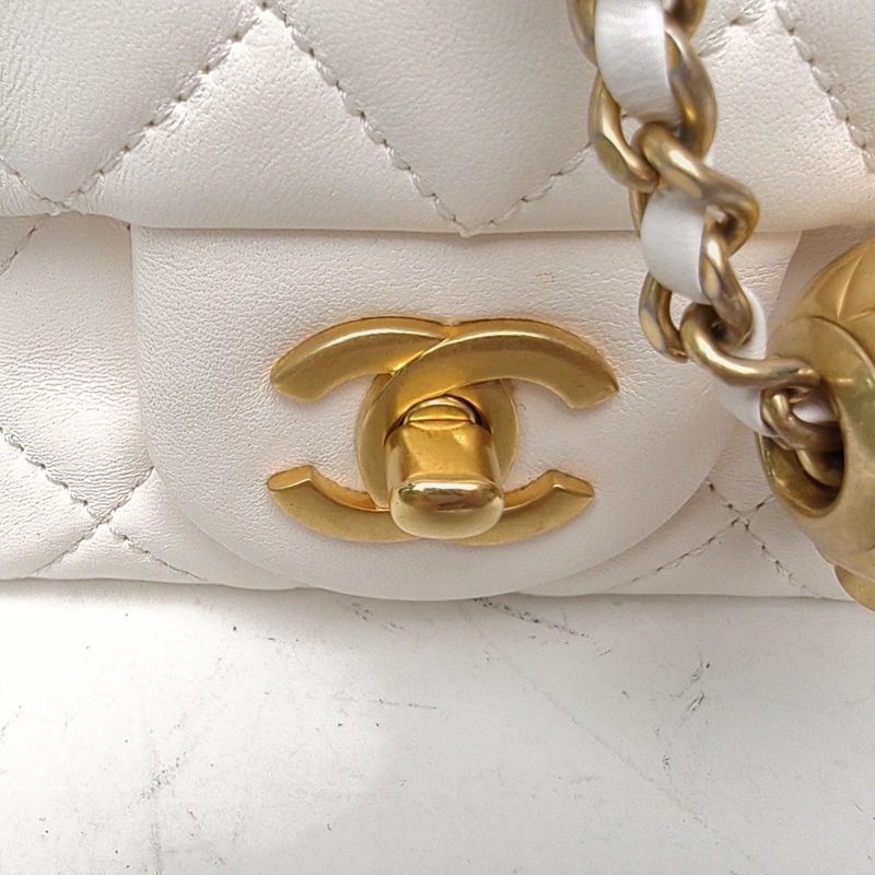 CHANEL CF口蓋包方胖子白色羊皮晶片開金扣金球調節扣-4