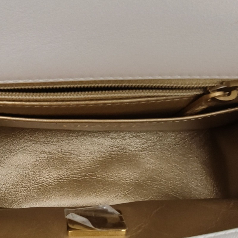 CHANEL CF口蓋包方胖子白色羊皮晶片開金扣金球調節扣-5