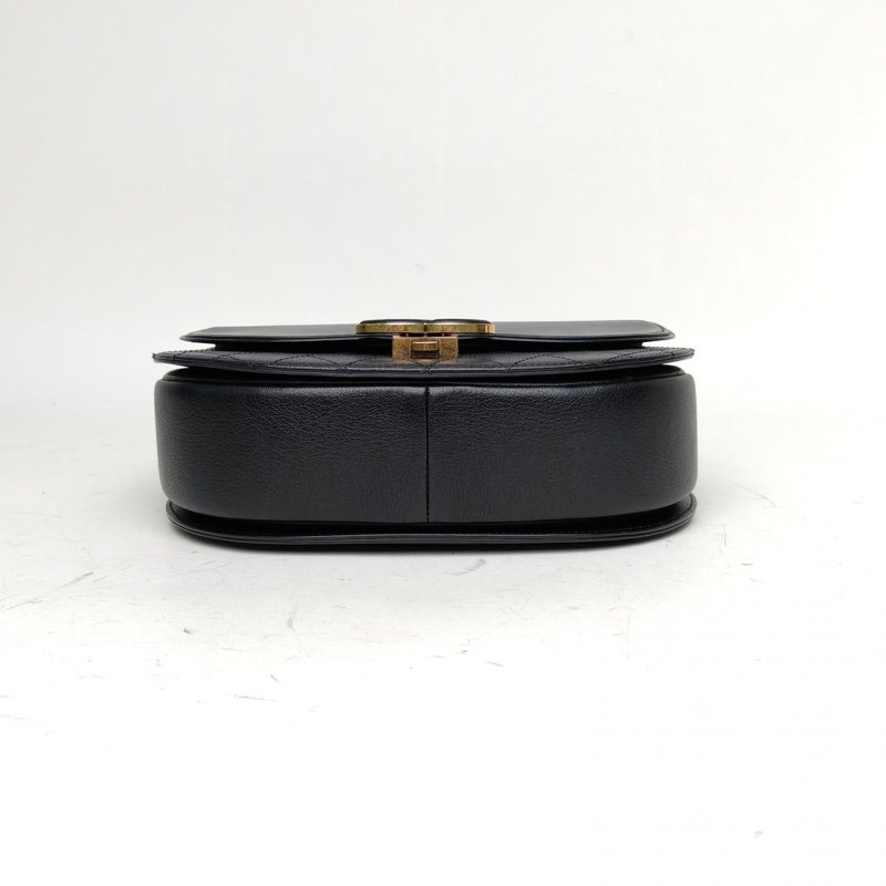 CHANEL 黑色牛皮23開古巴系列翻蓋馬鞍包-3