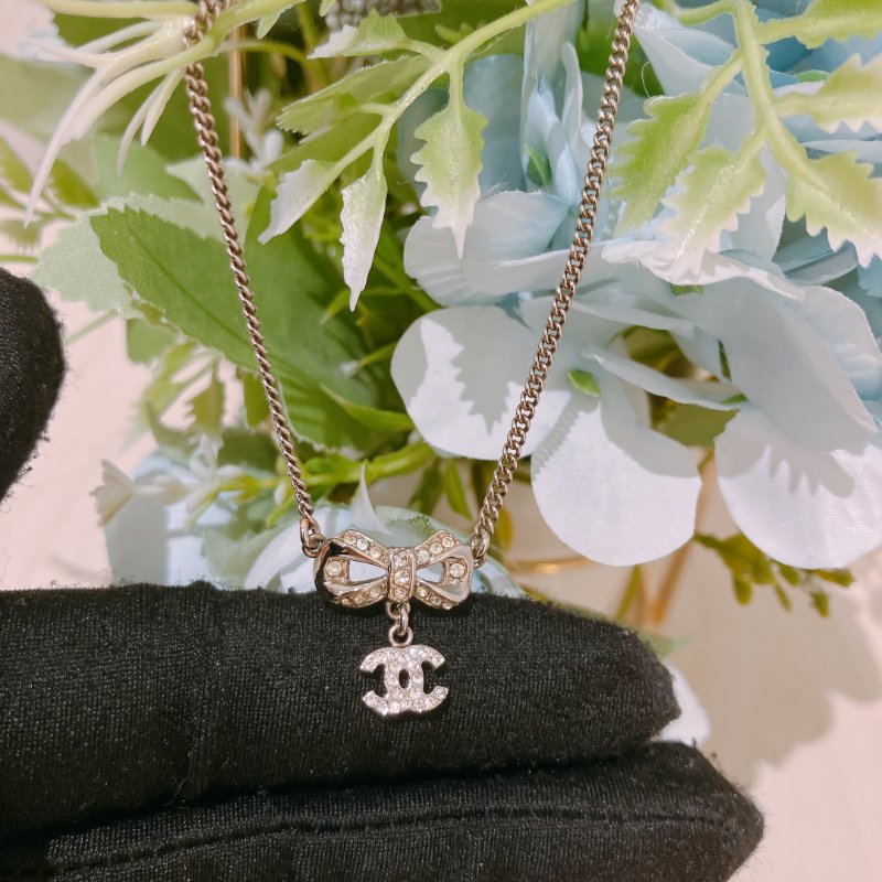 TK2001	香奈兒 蝴蝶水鑽 耳環 Chanel Ribbon With CC Logo Crystal x PHW Necklace-2