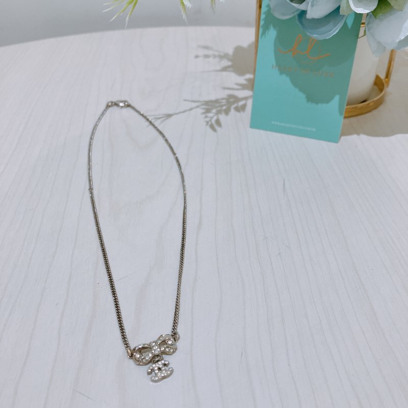 TK2001	香奈兒 蝴蝶水鑽 耳環 Chanel Ribbon With CC Logo Crystal x PHW Necklace-3