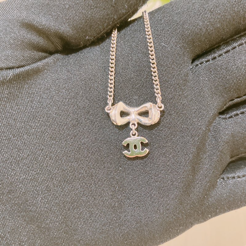 TK2001	香奈兒 蝴蝶水鑽 耳環 Chanel Ribbon With CC Logo Crystal x PHW Necklace-4