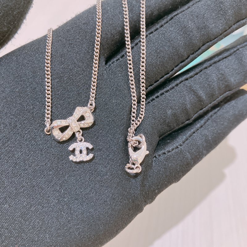 TK2001	香奈兒 蝴蝶水鑽 耳環 Chanel Ribbon With CC Logo Crystal x PHW Necklace-6