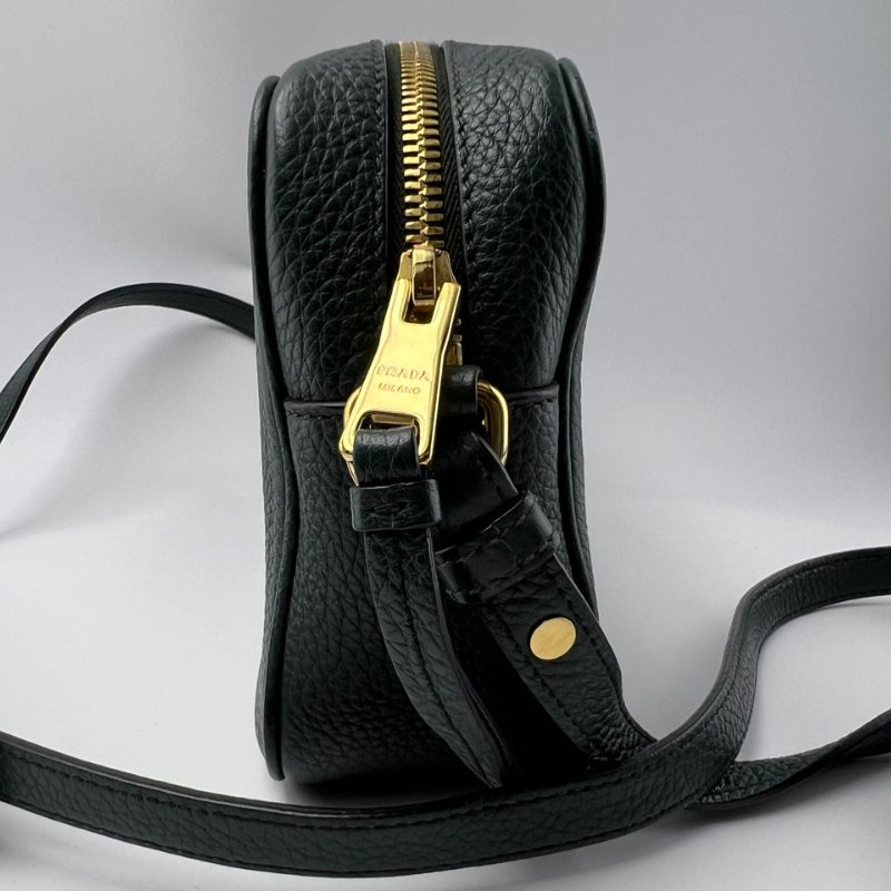 Prada 粒面小牛皮相機包-1