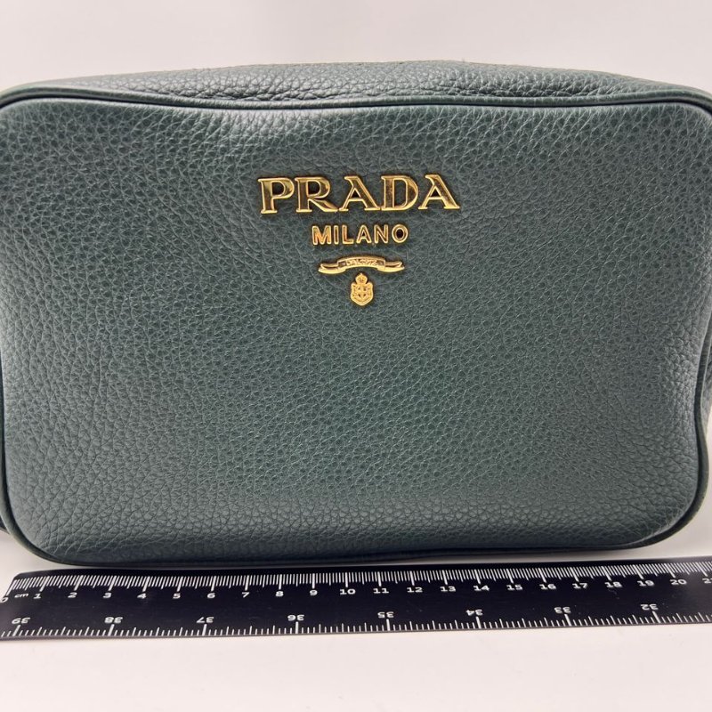 Prada 粒面小牛皮相機包-5