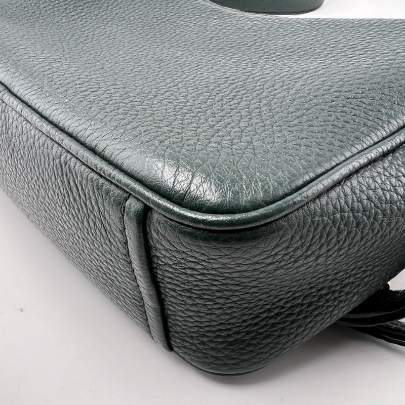 Prada 粒面小牛皮相機包-8