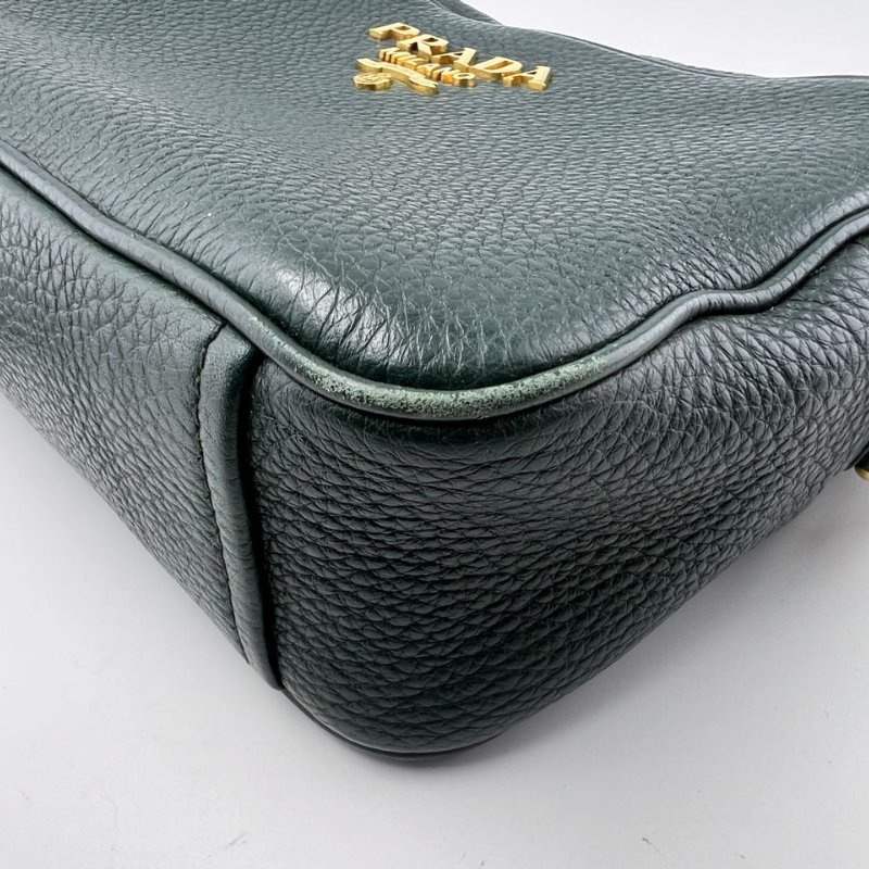 Prada 粒面小牛皮相機包-11