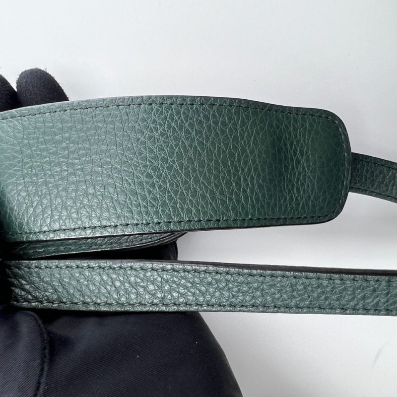 Prada 粒面小牛皮相機包-22