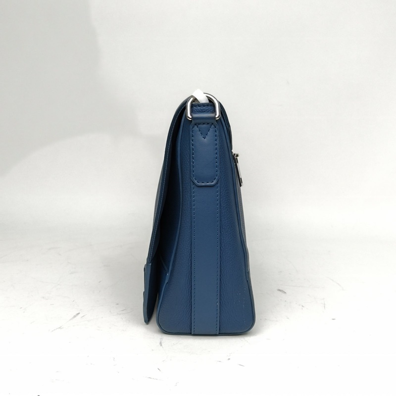 LOUIS VUITTON 藍色牛皮晶片Takeoff郵差包-1