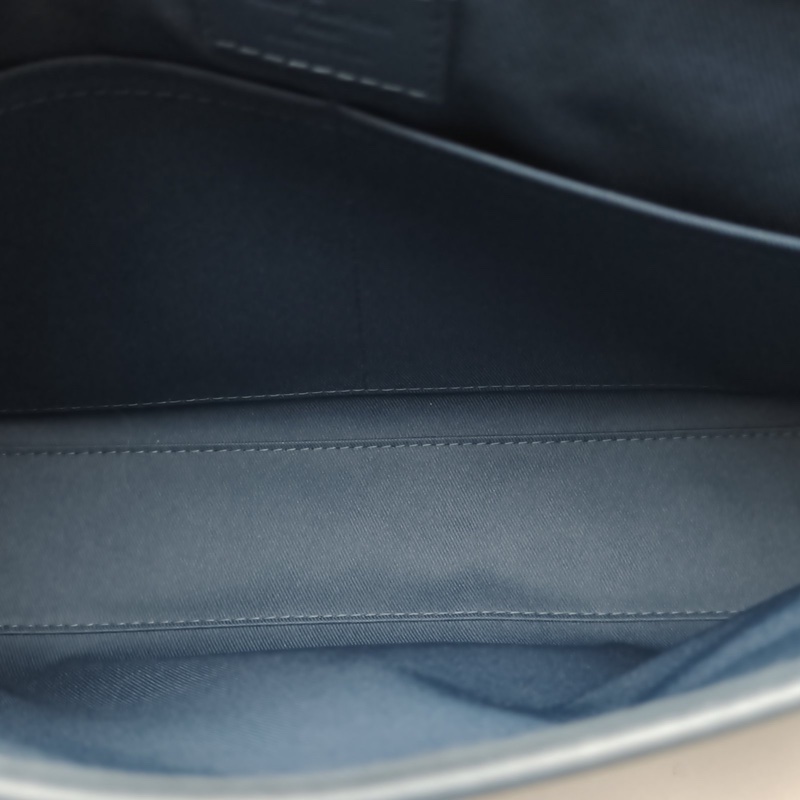 LOUIS VUITTON 藍色牛皮晶片Takeoff郵差包-4