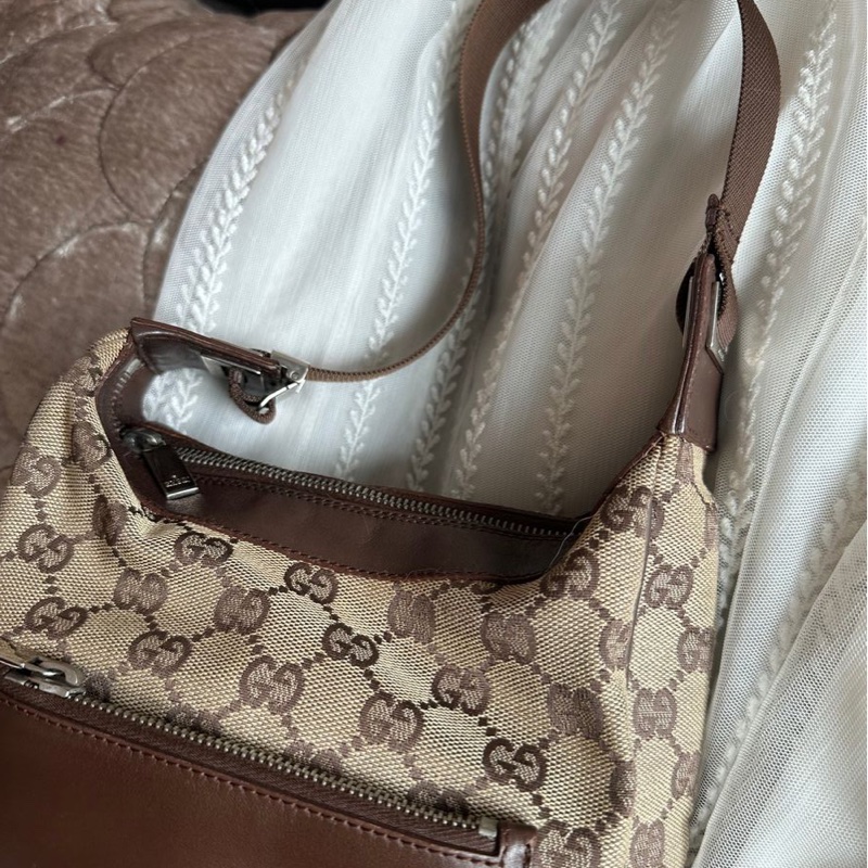 古馳 gucci 老花 腋下包 肩背包 GG Monogram 緹花帆布 Hobo半月包 牛角包 單肩腋下包-4