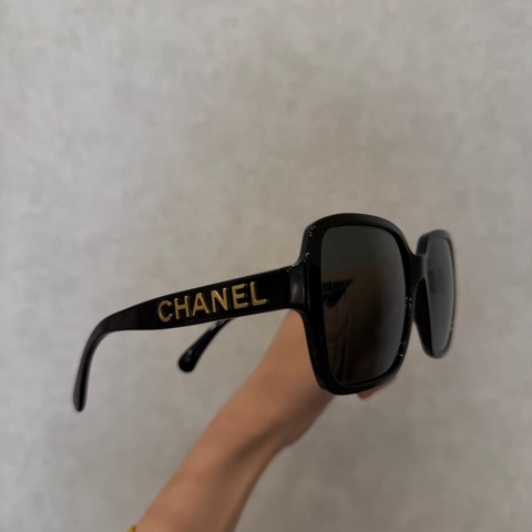 Chanel 黑色金字Logo太陽眼鏡