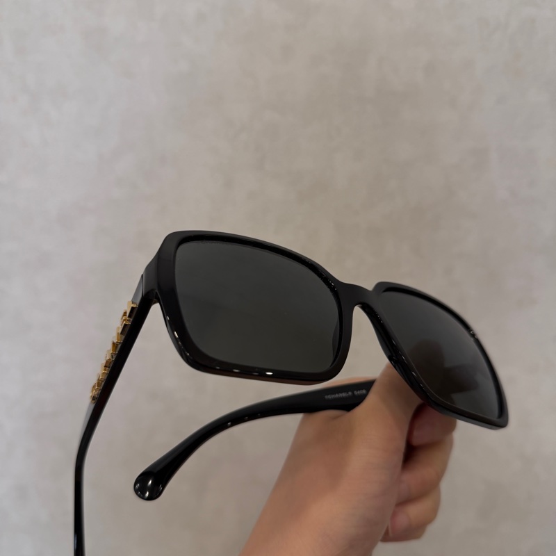 Chanel 黑色金字Logo太陽眼鏡-1