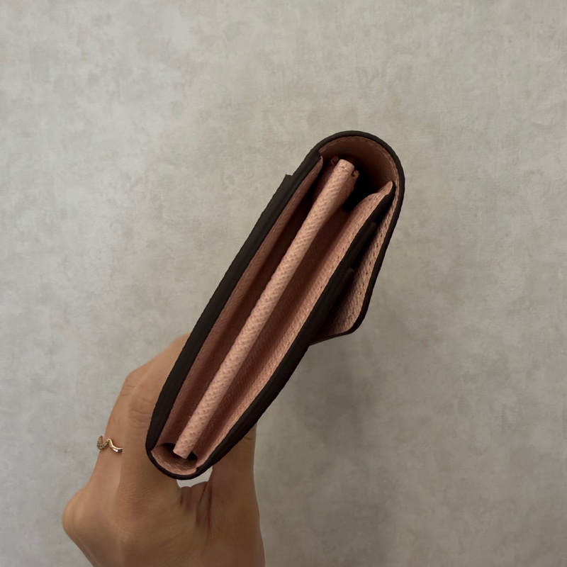 LV 原花金釦內芭蕾粉Sarah長夾M60531-3