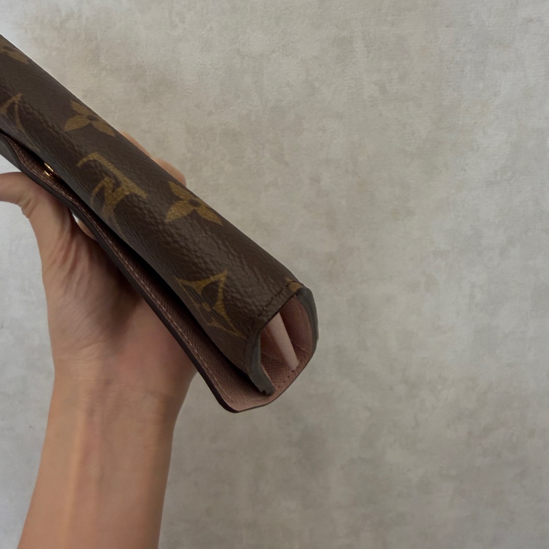 LV 原花金釦內芭蕾粉Sarah長夾M60531-10