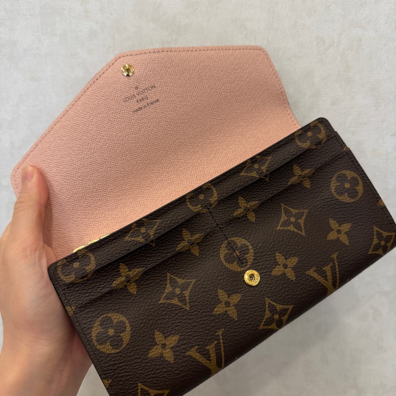 LV 原花金釦內芭蕾粉Sarah長夾M60531-11