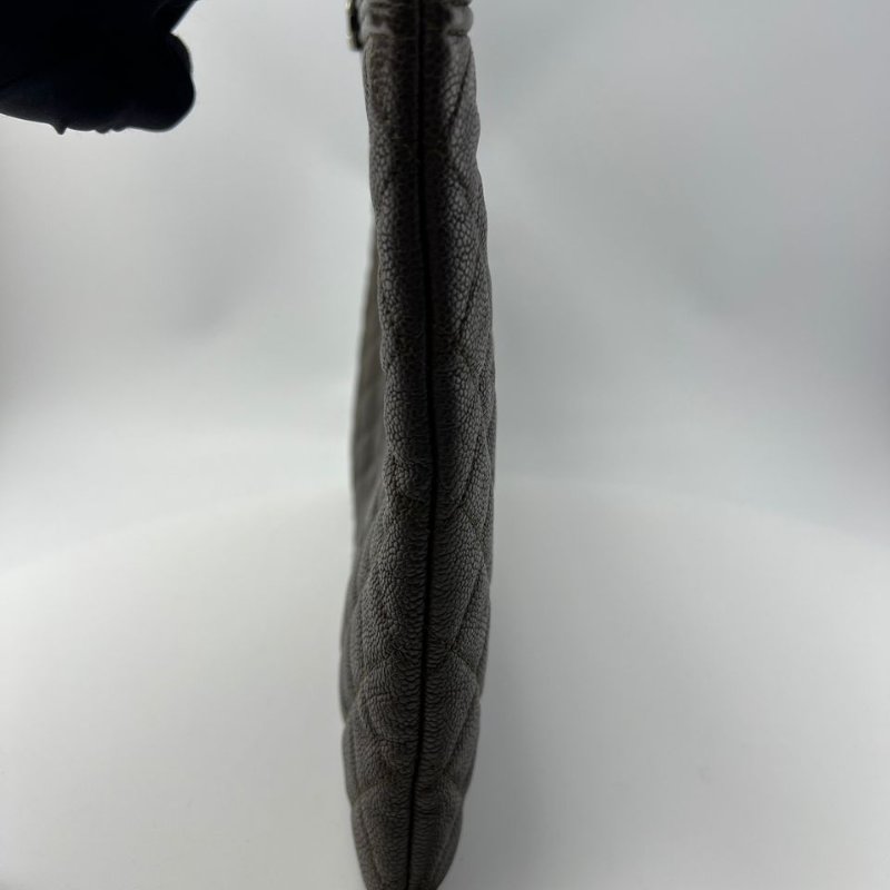 Chanel Le Boy 系列菱格荔枝紋手拿包-2