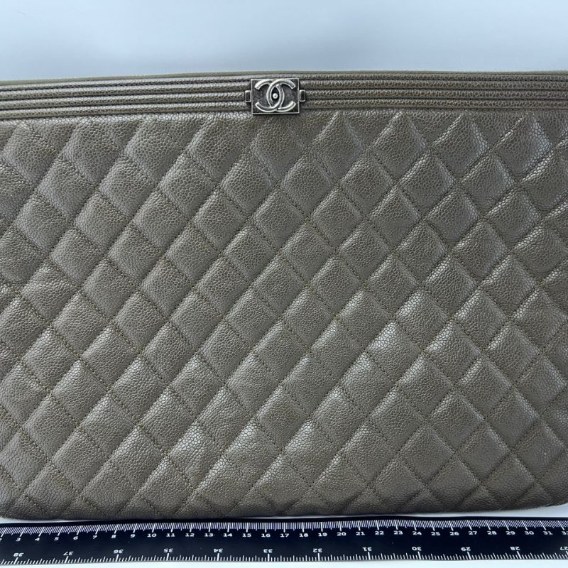 Chanel Le Boy 系列菱格荔枝紋手拿包-6