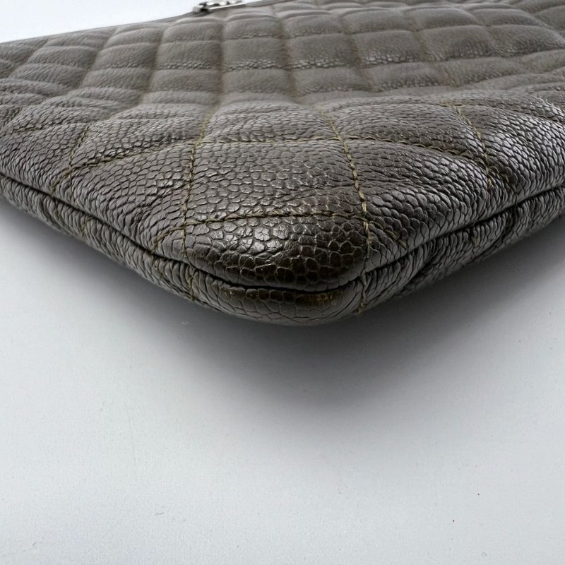 Chanel Le Boy 系列菱格荔枝紋手拿包-10