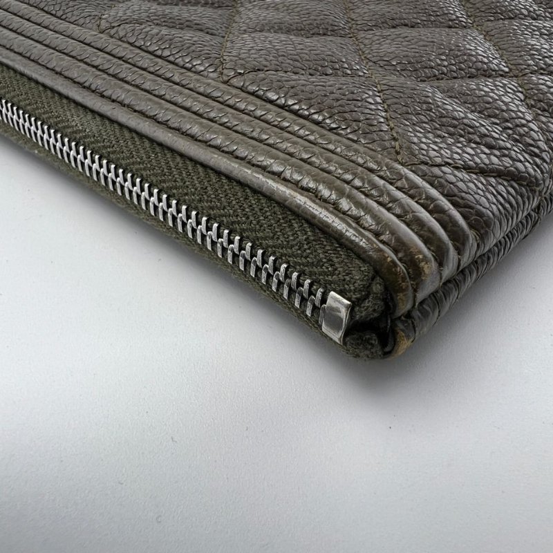 Chanel Le Boy 系列菱格荔枝紋手拿包-15