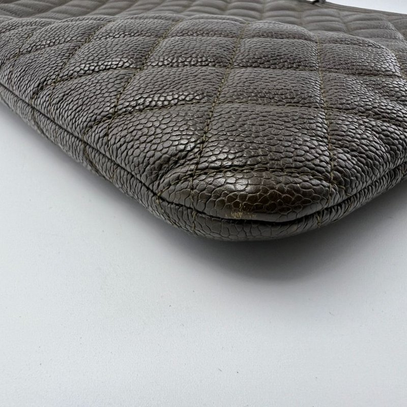 Chanel Le Boy 系列菱格荔枝紋手拿包-16