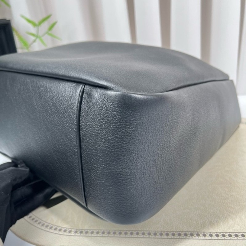 SAINT LAURENT聖羅蘭 銀色Logo鉤扣開合 黑色柔軟粒面牛皮 Hobo流浪包手提單肩包-7