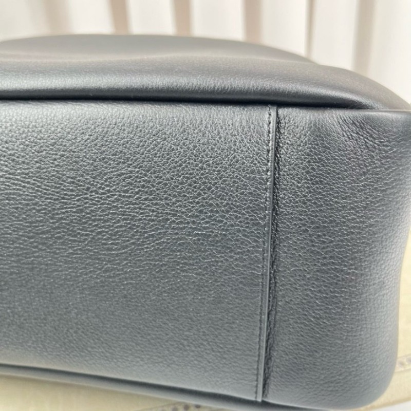 SAINT LAURENT聖羅蘭 銀色Logo鉤扣開合 黑色柔軟粒面牛皮 Hobo流浪包手提單肩包-8