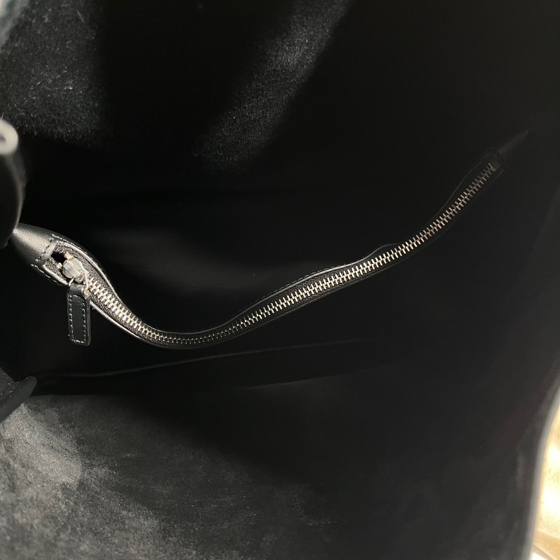 SAINT LAURENT聖羅蘭 銀色Logo鉤扣開合 黑色柔軟粒面牛皮 Hobo流浪包手提單肩包-10