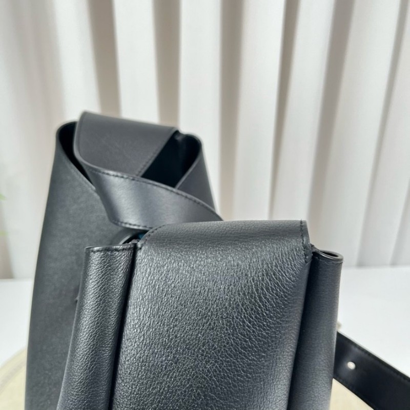 SAINT LAURENT聖羅蘭 銀色Logo鉤扣開合 黑色柔軟粒面牛皮 Hobo流浪包手提單肩包-13