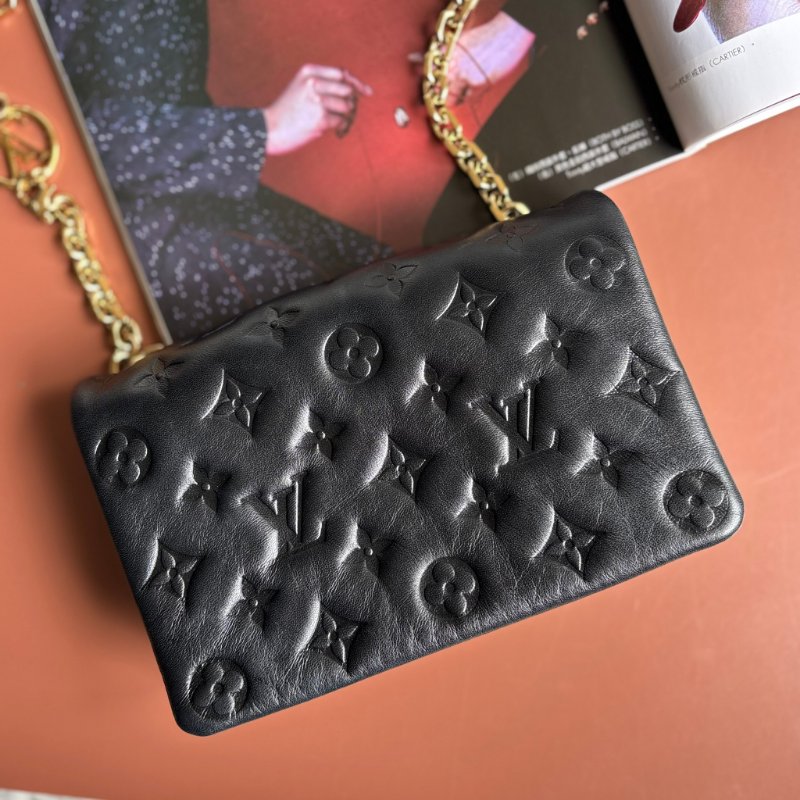 ::Louis Vuitton::LV M82116 Pochette Coussin Monogram 黑色羊皮壓花圖案圖樣 鏈帶肩背包-0