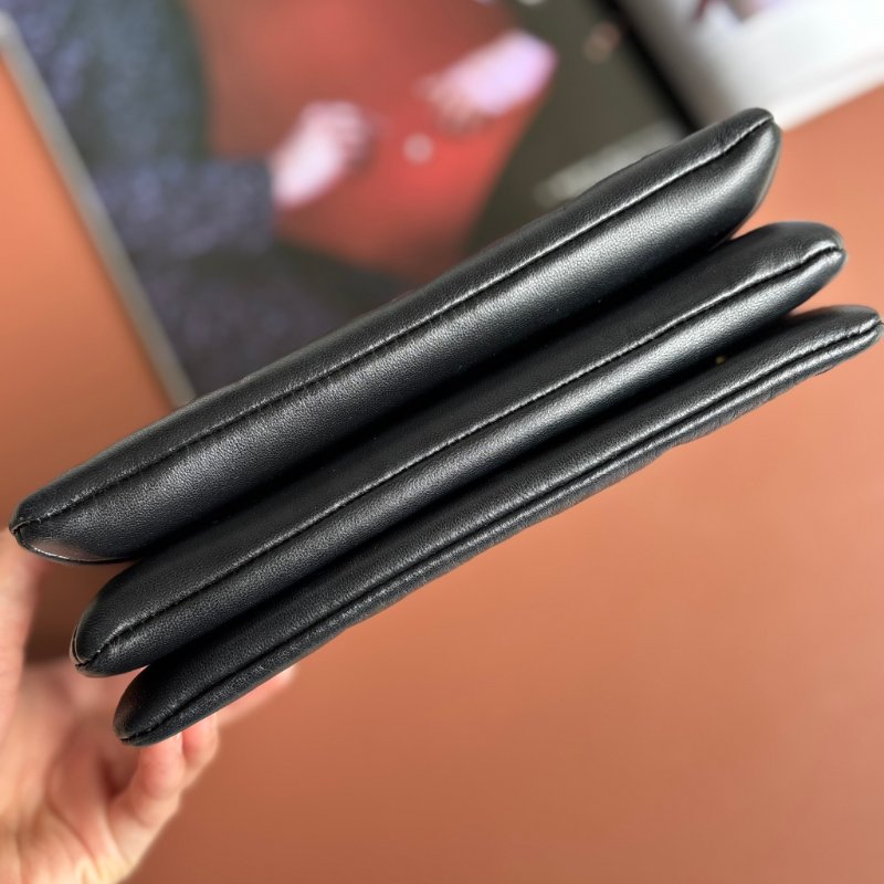 ::Louis Vuitton::LV M82116 Pochette Coussin Monogram 黑色羊皮壓花圖案圖樣 鏈帶肩背包-5