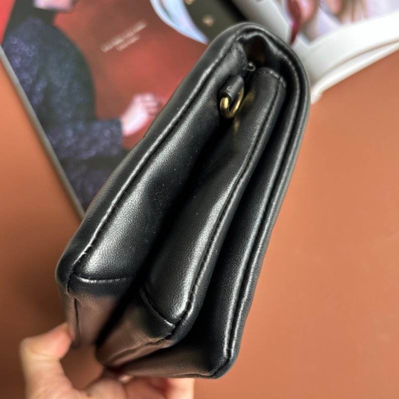 ::Louis Vuitton::LV M82116 Pochette Coussin Monogram 黑色羊皮壓花圖案圖樣 鏈帶肩背包-6