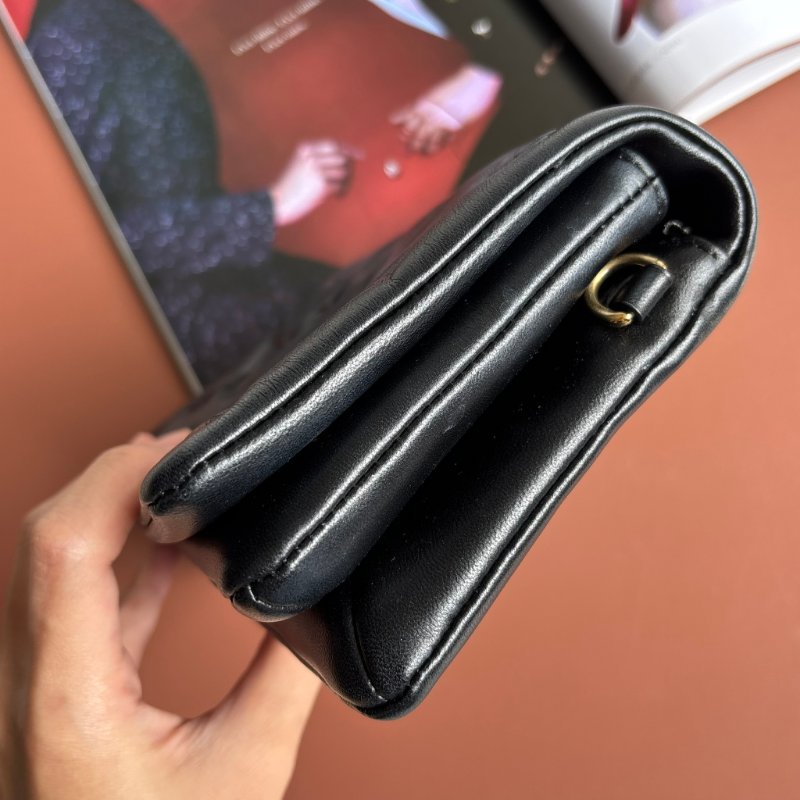 ::Louis Vuitton::LV M82116 Pochette Coussin Monogram 黑色羊皮壓花圖案圖樣 鏈帶肩背包-7