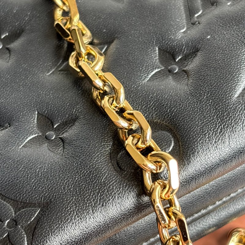 ::Louis Vuitton::LV M82116 Pochette Coussin Monogram 黑色羊皮壓花圖案圖樣 鏈帶肩背包-22