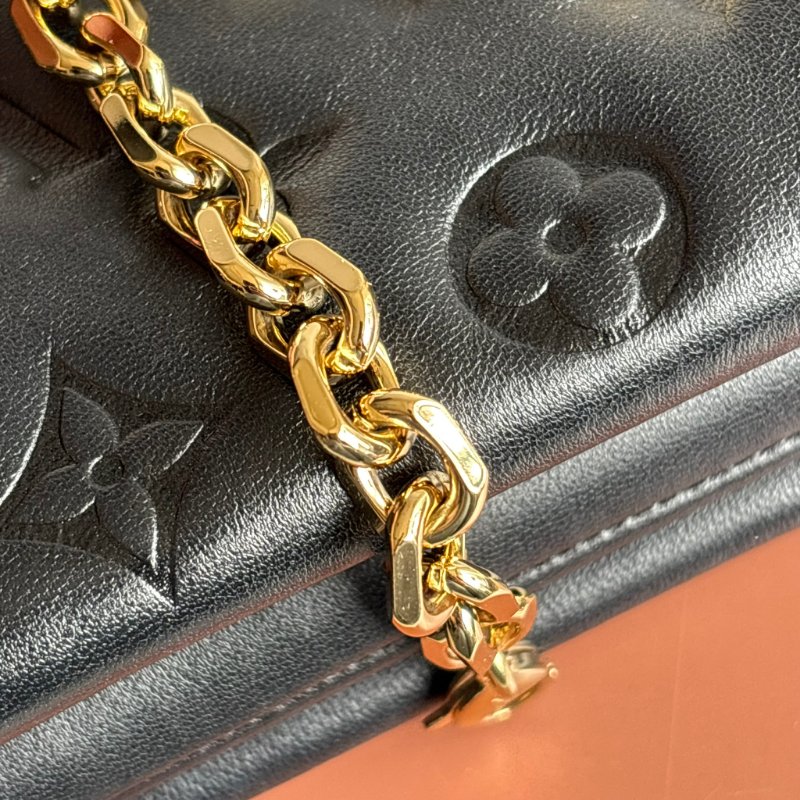 ::Louis Vuitton::LV M82116 Pochette Coussin Monogram 黑色羊皮壓花圖案圖樣 鏈帶肩背包-24
