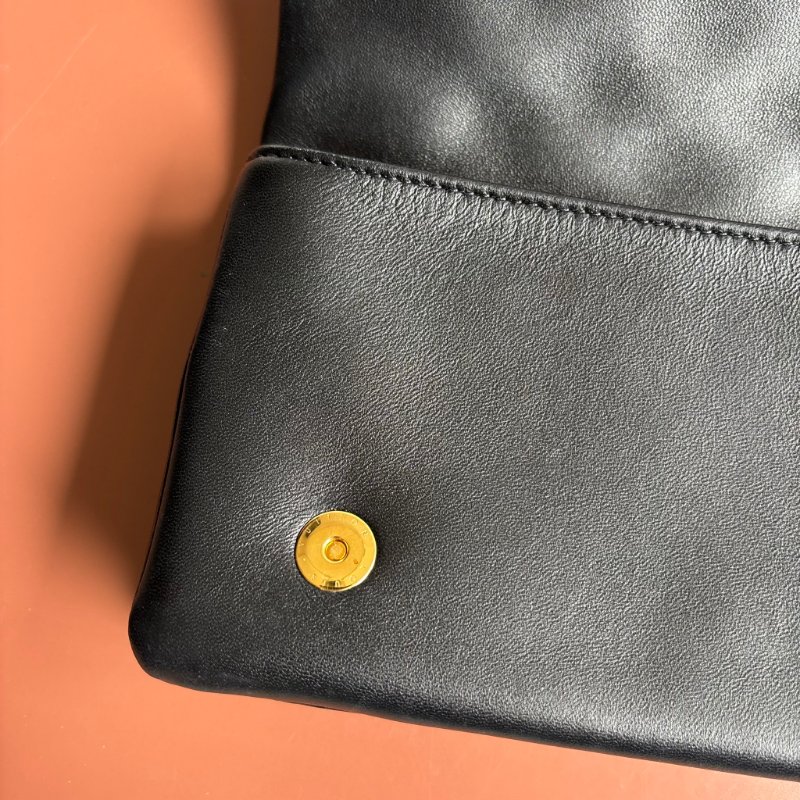 ::Louis Vuitton::LV M82116 Pochette Coussin Monogram 黑色羊皮壓花圖案圖樣 鏈帶肩背包-28