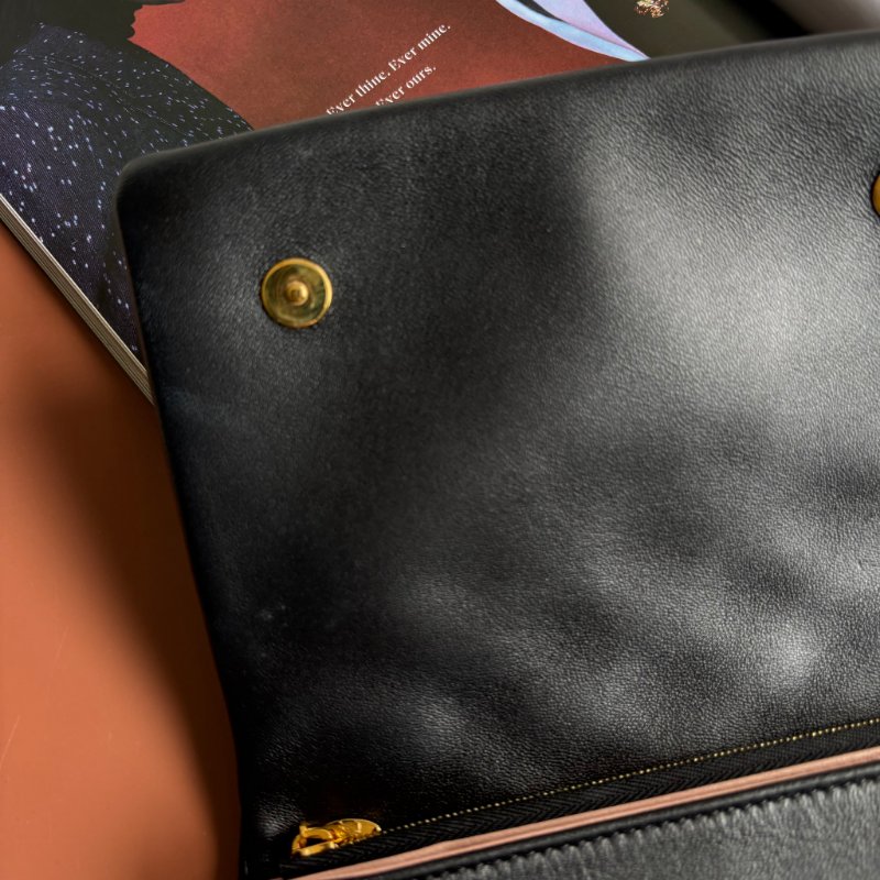 ::Louis Vuitton::LV M82116 Pochette Coussin Monogram 黑色羊皮壓花圖案圖樣 鏈帶肩背包-29