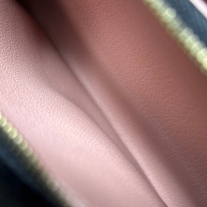 ::Louis Vuitton::LV M82116 Pochette Coussin Monogram 黑色羊皮壓花圖案圖樣 鏈帶肩背包-36