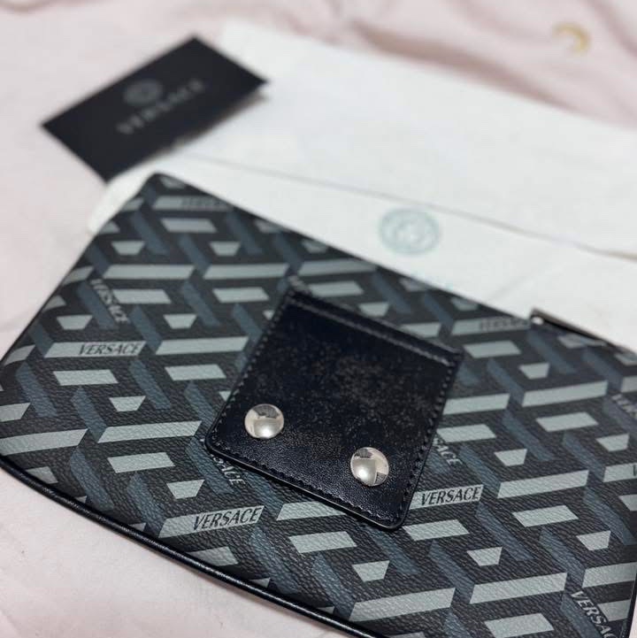 全新 VERSACE凡賽斯手拿包 護照包 腰包-2