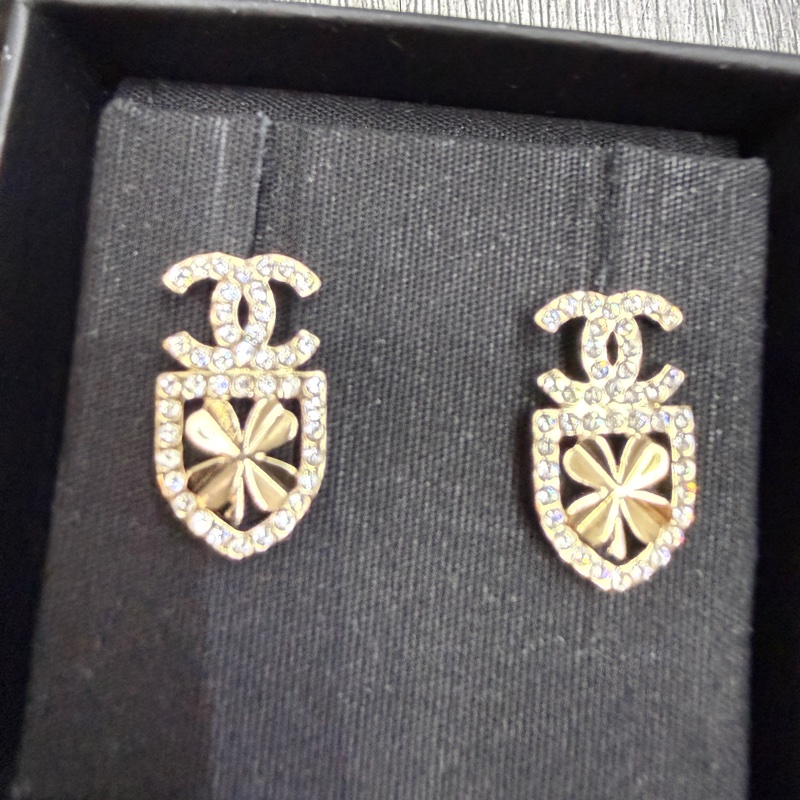 全新香奈兒chanel  cc logo 耳釘 盾牌耳環-1